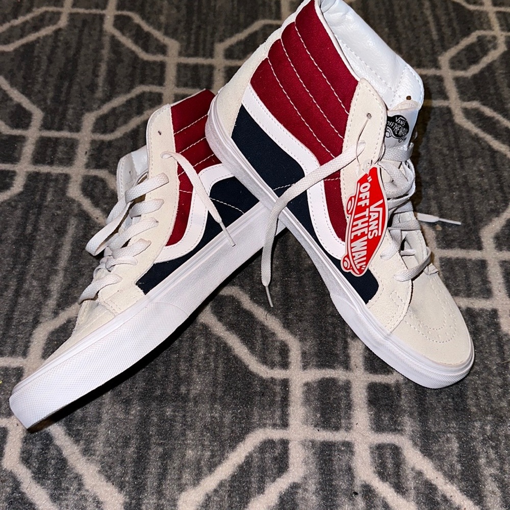 Vans Men’s or Women’s suede hi top skate shoe